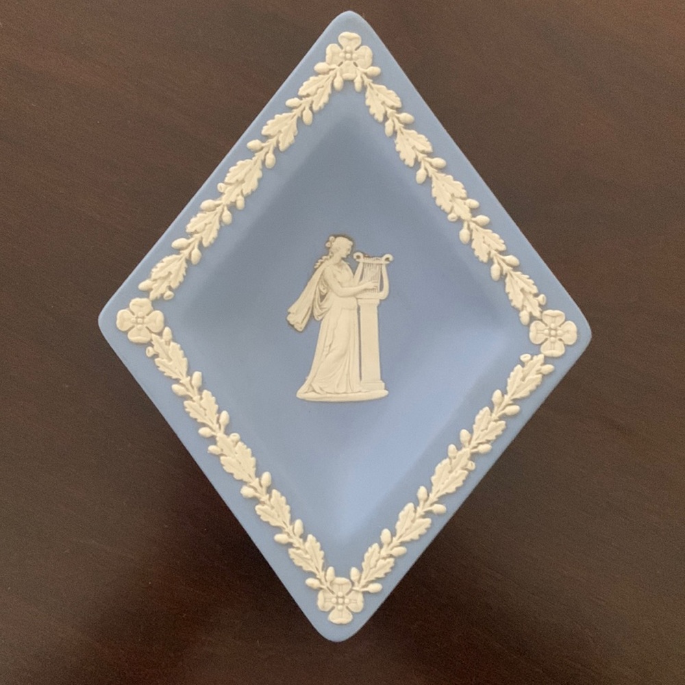 Small Wedgwood dish